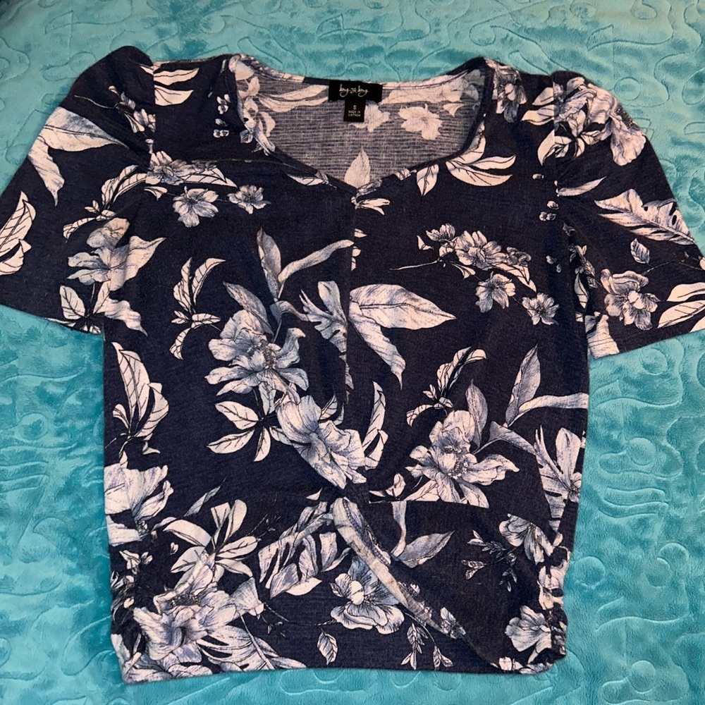 By&by small navy blue and white cropped floral shirt